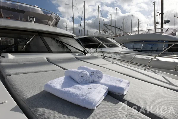Prestige 42 Fly - Yacht Charter Sailica