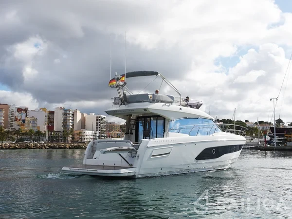 Prestige 42 Fly - Yacht Charter Sailica