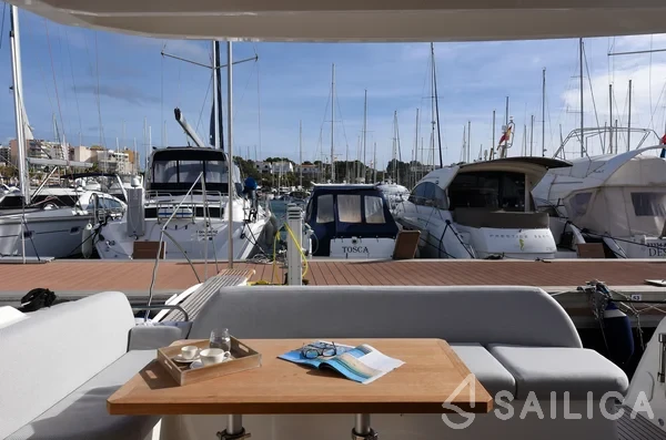 Prestige 42 Fly - Yacht Charter Sailica