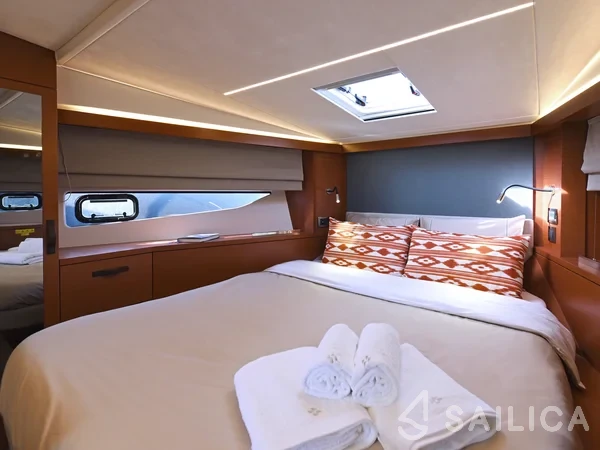 Prestige 42 Fly - Yacht Charter Sailica
