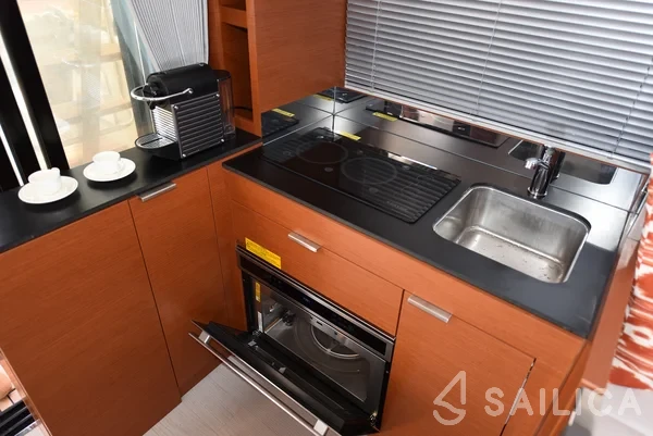 Prestige 42 Fly - Yacht Charter Sailica