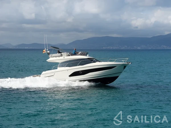 Prestige 42 Fly - Yacht Charter Sailica