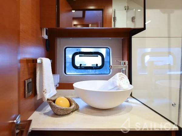 Prestige 42 Fly - Yacht Charter Sailica
