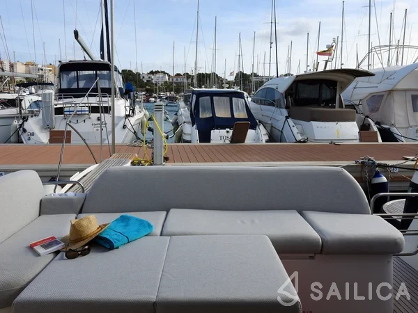 Prestige 42 Fly - Yacht Charter Sailica