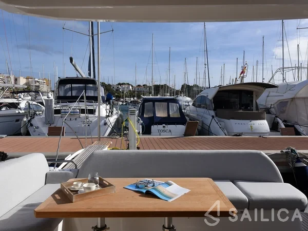 Prestige 42 Fly - Yacht Charter Sailica