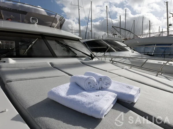 Prestige 42 Fly - Yacht Charter Sailica