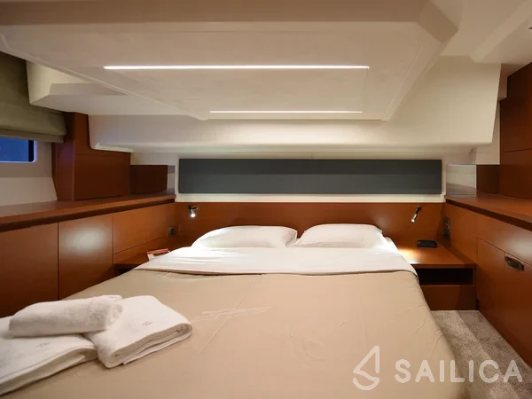 Prestige 42 Fly - Yacht Charter Sailica