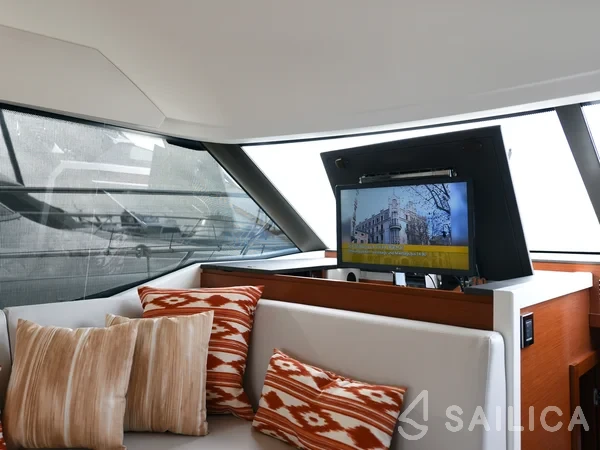 Prestige 42 Fly - Yacht Charter Sailica