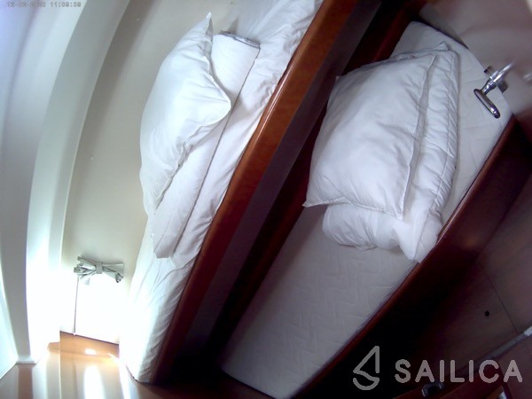 Oceanis 46 - Yacht Charter Sailica