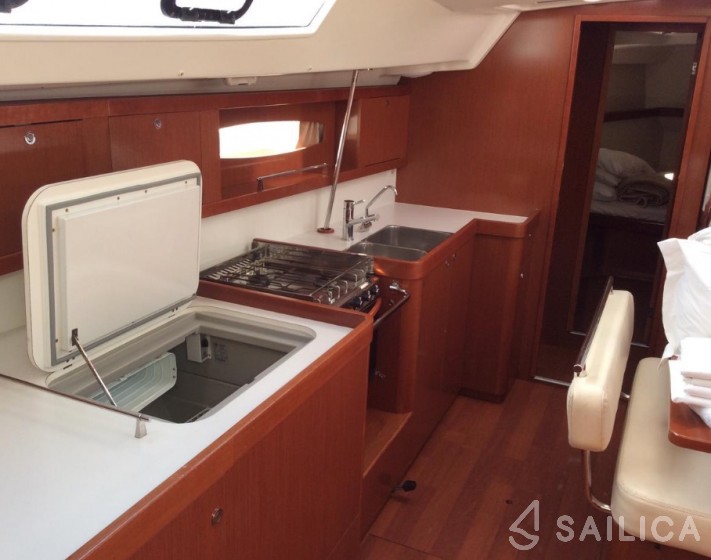 Oceanis 46 - Yacht Charter Sailica
