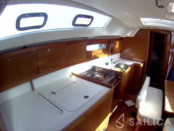 Oceanis 46 - Yacht Charter Sailica