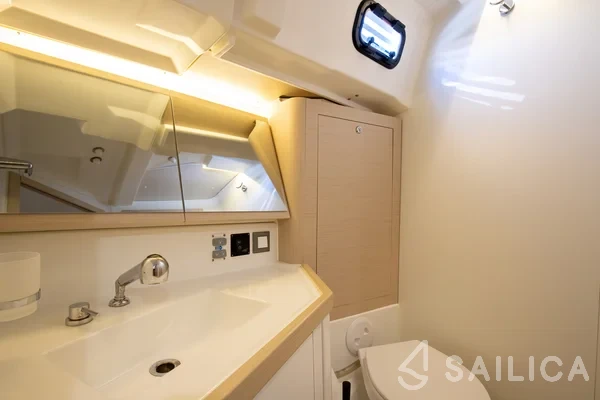 Oceanis 46.1 - Yacht Charter Sailica