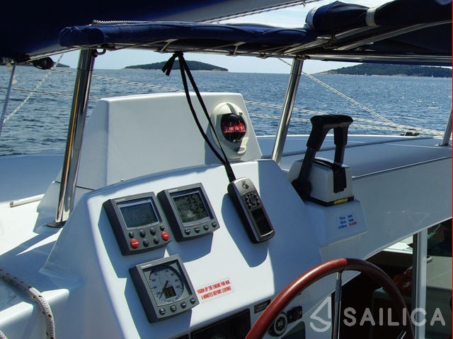 Lagoon 380 S2 - Yacht Charter Sailica