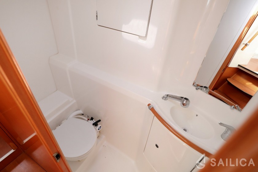 Lagoon 380 S2 - Yacht Charter Sailica