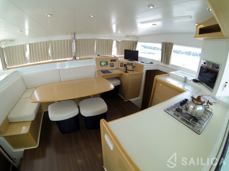 Lagoon 400 - Yacht Charter Sailica