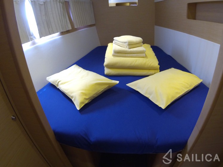 Lagoon 400 - Yacht Charter Sailica