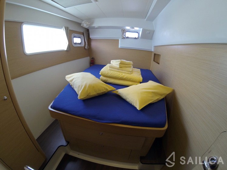 Lagoon 400 - Yacht Charter Sailica