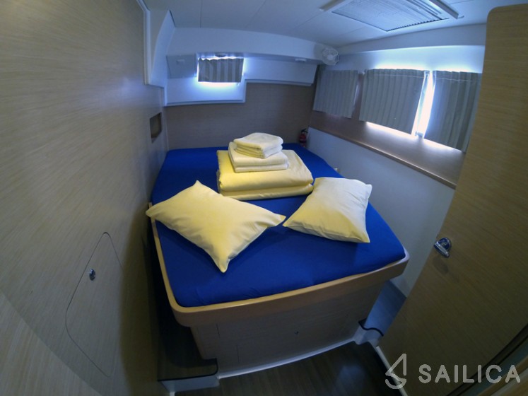 Lagoon 400 - Yacht Charter Sailica
