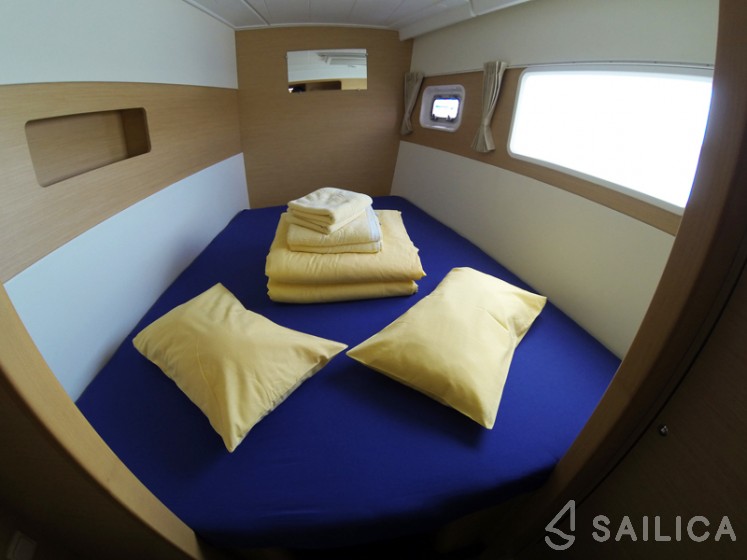 Lagoon 400 - Yacht Charter Sailica