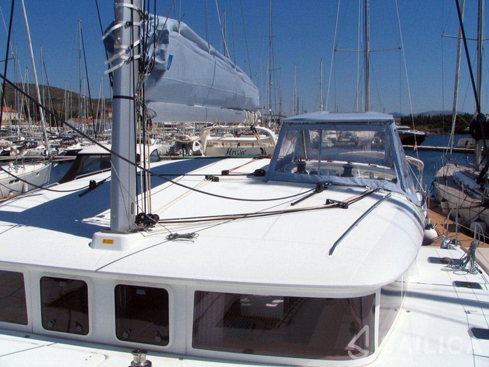 Lagoon 400 - Yacht Charter Sailica