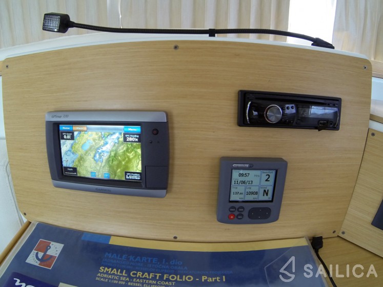 Lagoon 400 - Yacht Charter Sailica