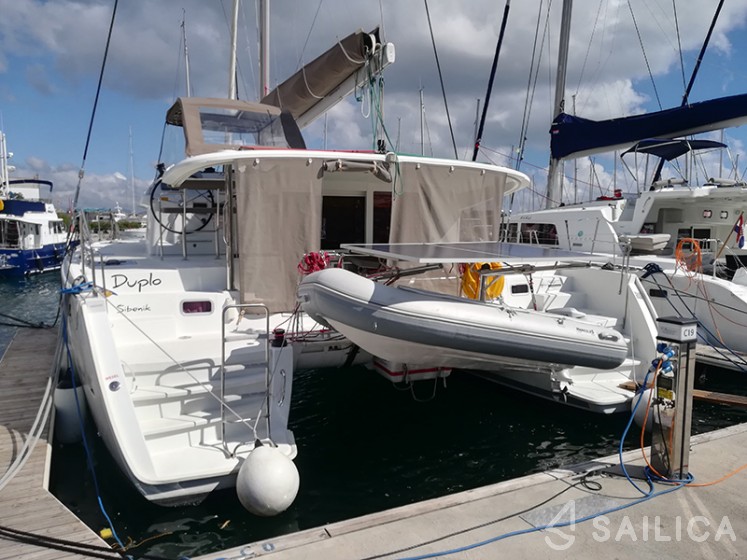 Lagoon 400 - Yacht Charter Sailica