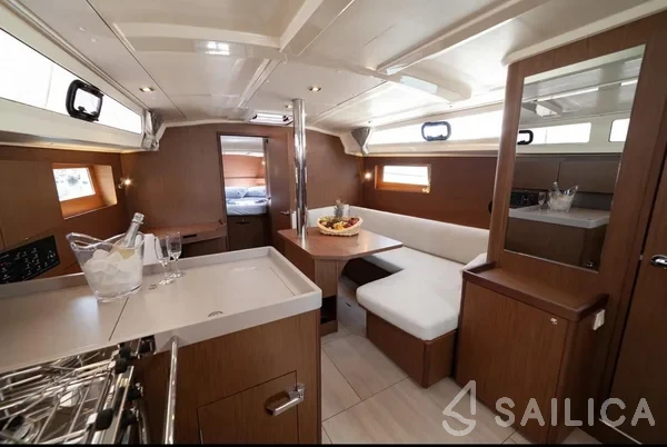 Oceanis 41.1 - Yacht Charter Sailica