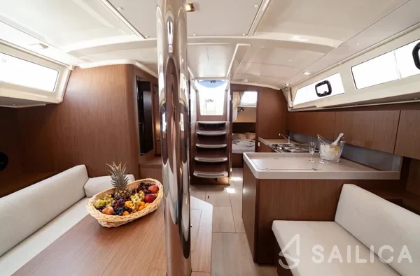 Oceanis 41.1 - Yacht Charter Sailica