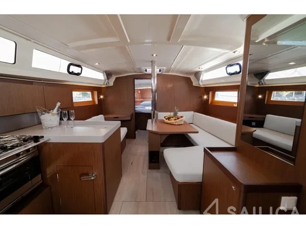 Oceanis 41.1 - Yacht Charter Sailica