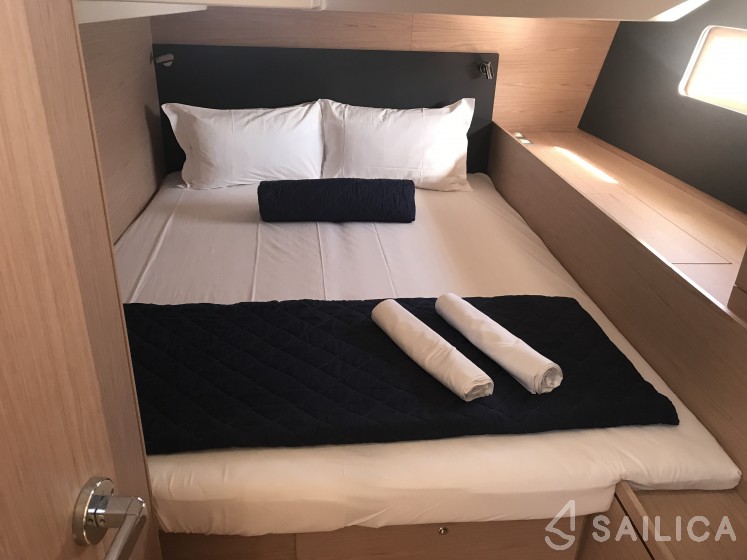 Oceanis 51.1 - Yacht Charter Sailica