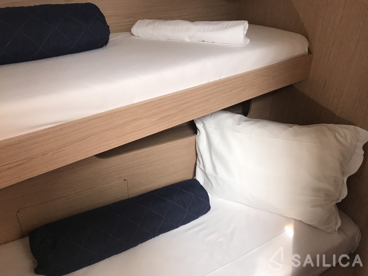 Oceanis 51.1 - Yacht Charter Sailica