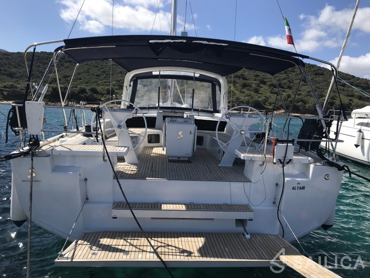 Oceanis 51.1 - Yacht Charter Sailica
