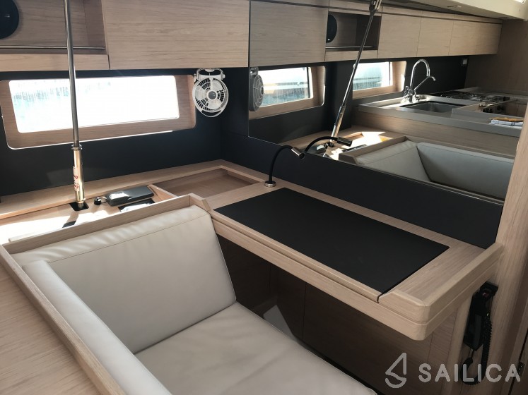 Oceanis 51.1 - Yacht Charter Sailica