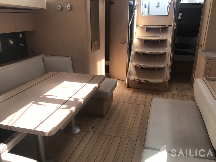 Oceanis 51.1 - Yacht Charter Sailica