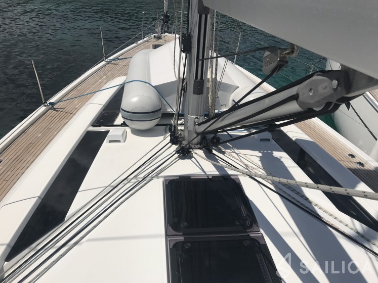 Oceanis 51.1 - Yacht Charter Sailica