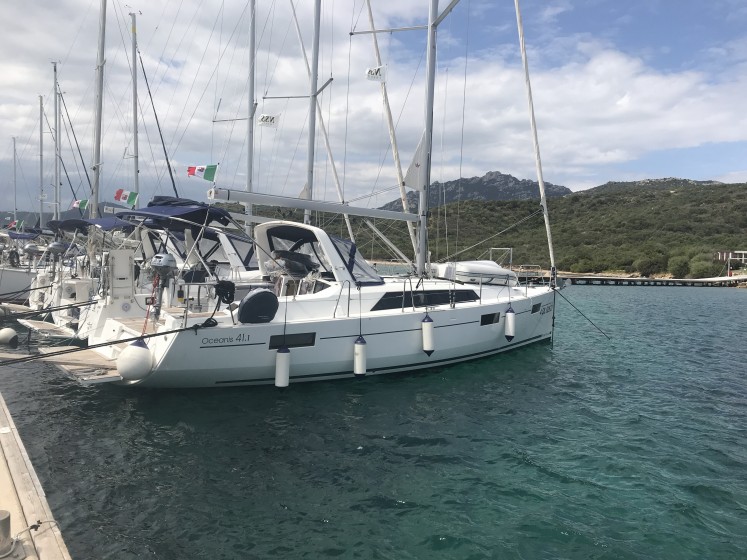 Oceanis 41.1 - Yacht Charter Sailica