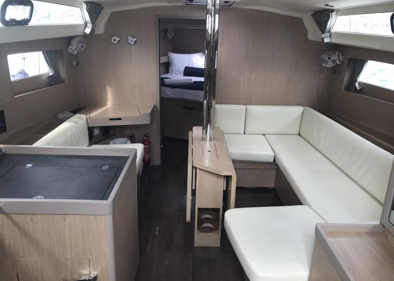 Oceanis 41.1 - Yacht Charter Sailica