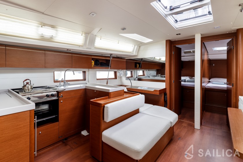Oceanis 51.1 - Yacht Charter Sailica