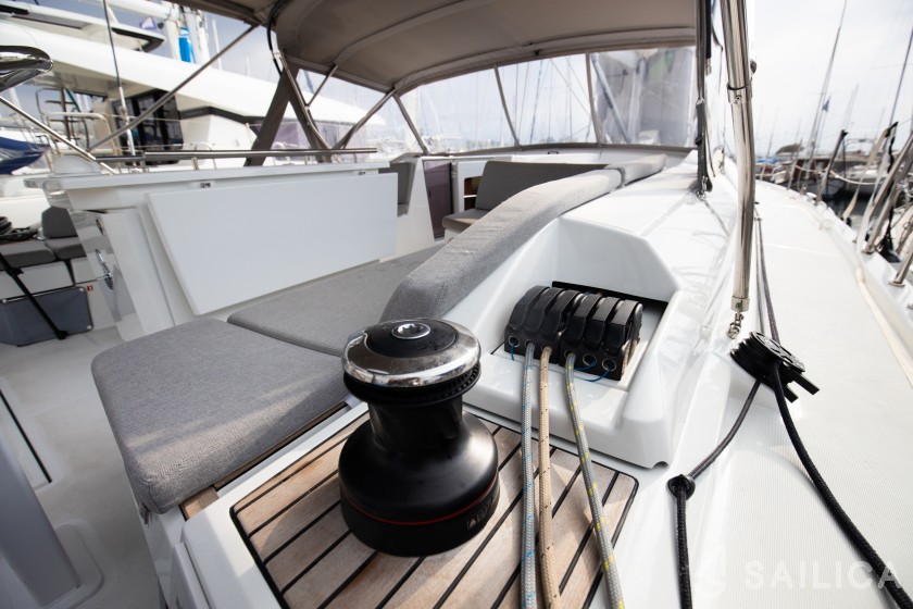 Oceanis 51.1 - Yacht Charter Sailica