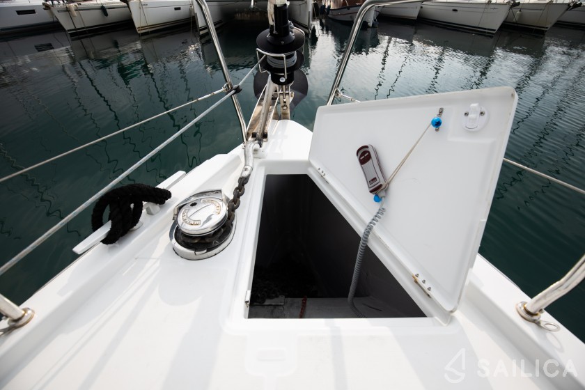 Oceanis 51.1 - Yacht Charter Sailica