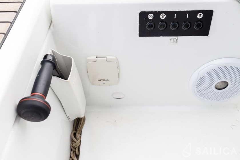 Oceanis 51.1 - Yacht Charter Sailica