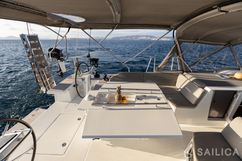 Oceanis 51.1 - Yacht Charter Sailica