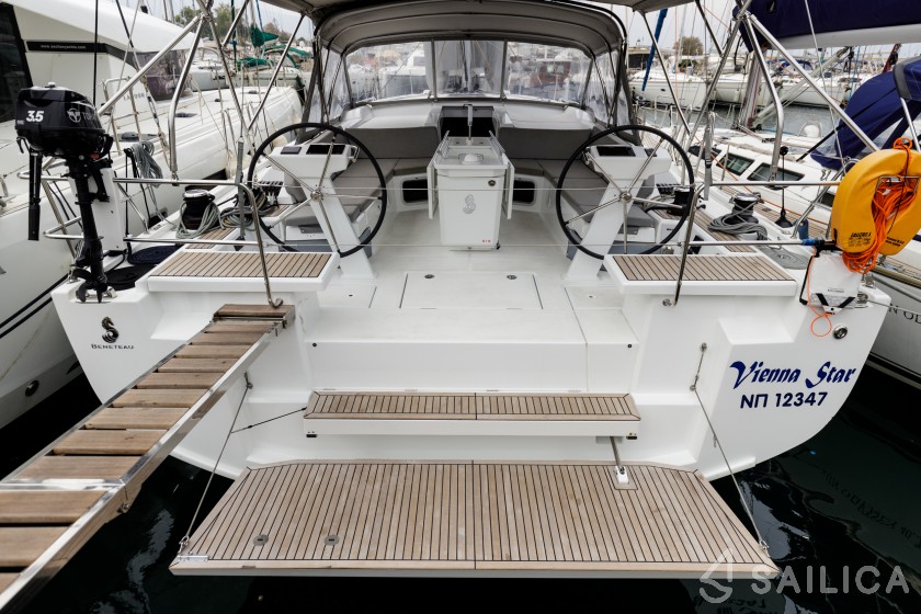 Oceanis 51.1 - Yacht Charter Sailica