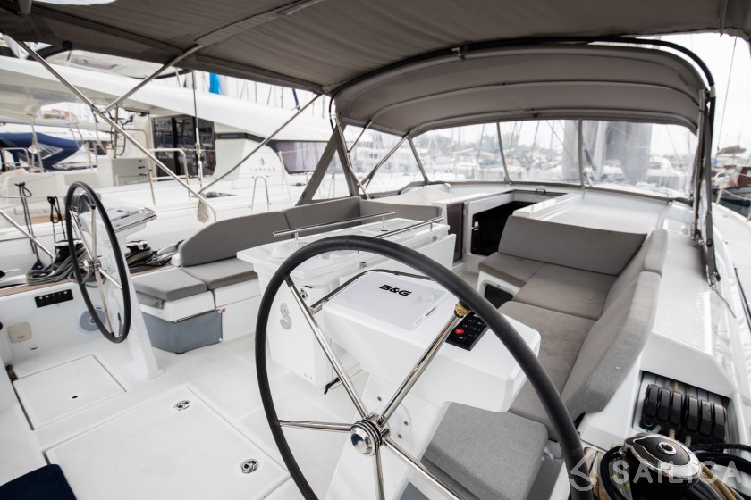 Oceanis 51.1 - Yacht Charter Sailica