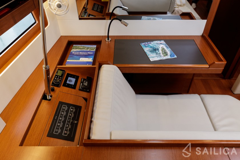 Oceanis 51.1 - Yacht Charter Sailica