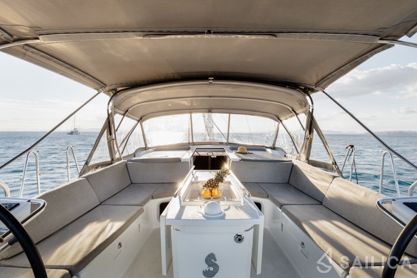 Oceanis 51.1 - Yacht Charter Sailica