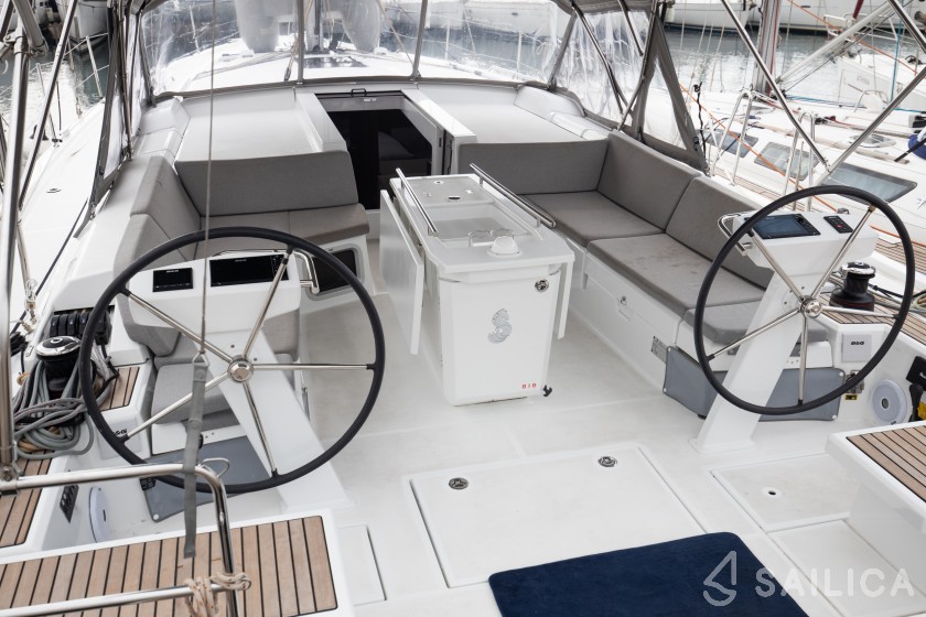 Oceanis 51.1 - Yacht Charter Sailica