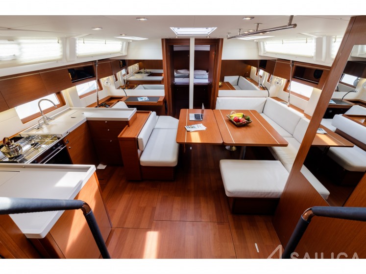Oceanis 51.1 - Yacht Charter Sailica
