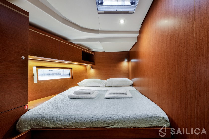 Oceanis 51.1 - Yacht Charter Sailica