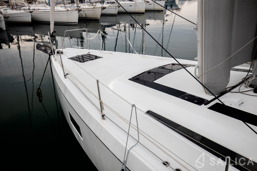 Oceanis 51.1 - Yacht Charter Sailica